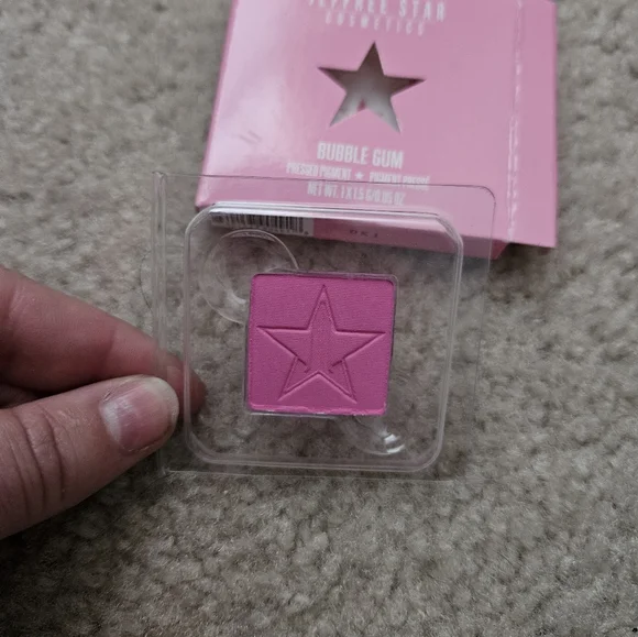 Jeffree Star Cosmetics Artistry Single - Bubble Gum - Picture 3 of 3